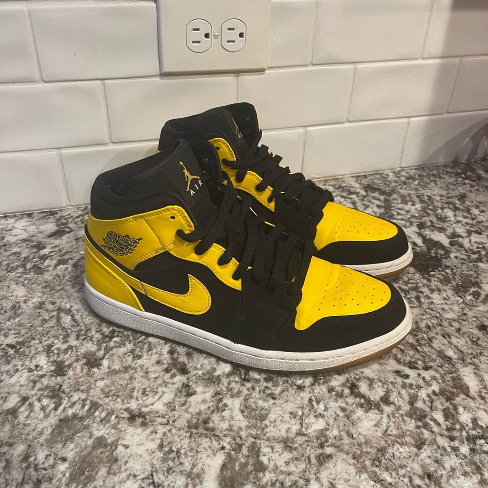 Mens Nike Jordan 1 Yellow & Black (Size 9.5)